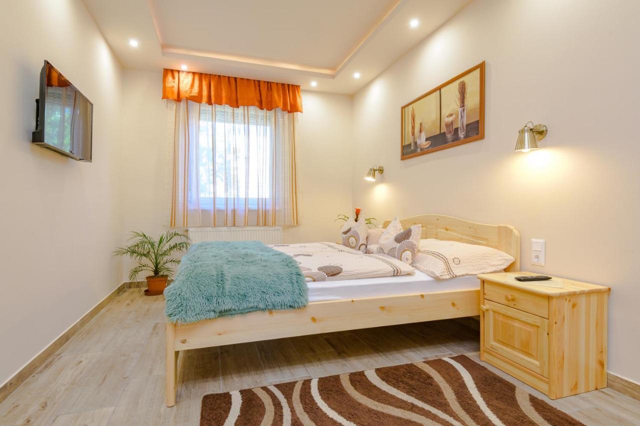 Illes Apartmanok I. Hajduszoboszlo Exterior photo